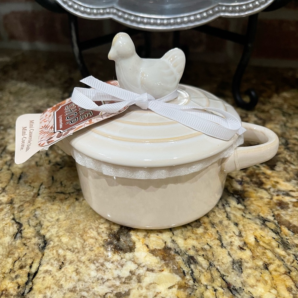 The Bakeshop mini casserole covered baking dish - chicken figurial topper NEW - Picture 3 of 8
